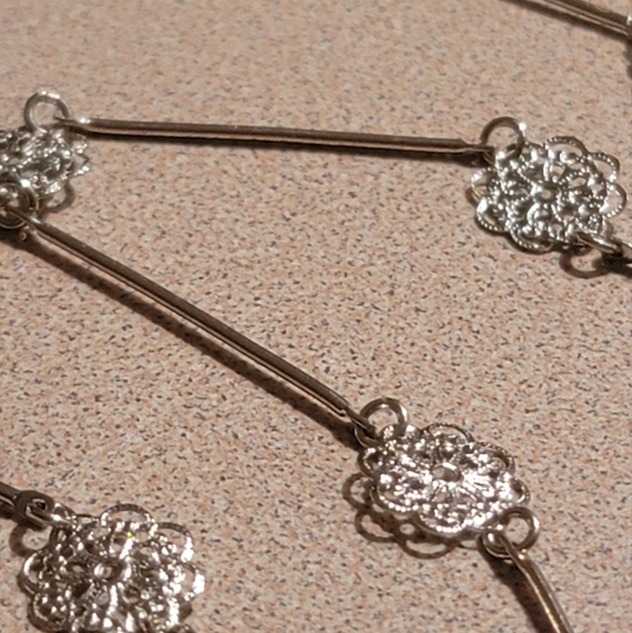 Fashion Silver Color Floral Disc and Long Bar Chain Necklace 19" - Picture 6 of 8